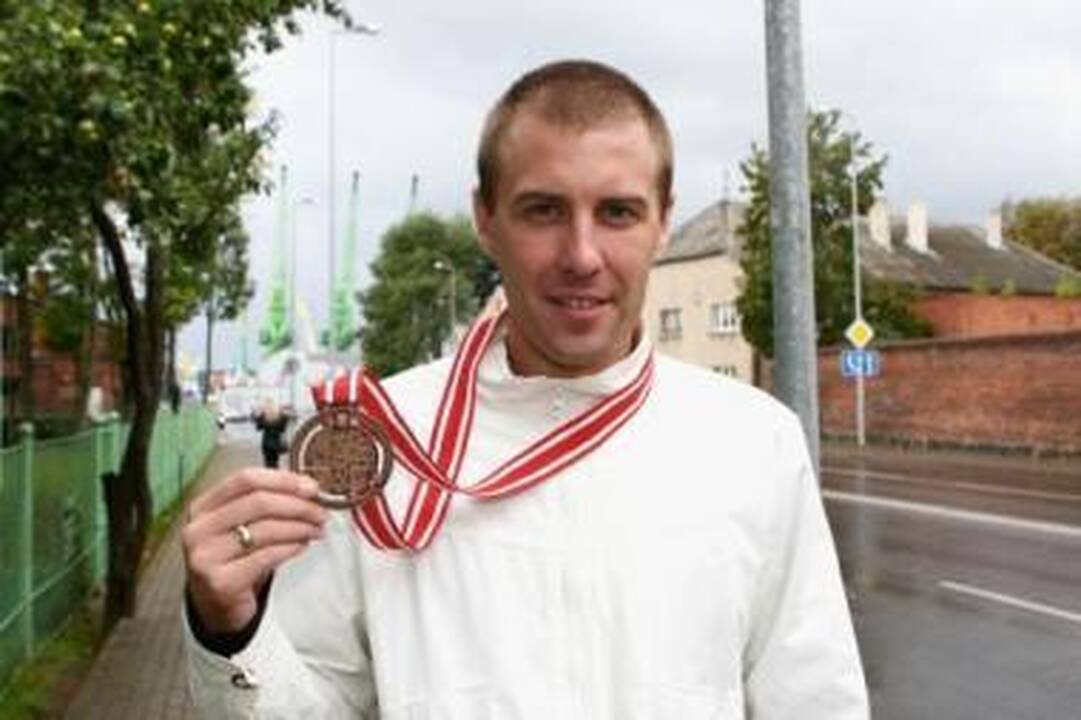 Trofėjus: T.Delininkaitis džiaugėsi Turkijoje gavęs medalį, nes tapęs Lietuvos čempionu jis gavo žiedą.