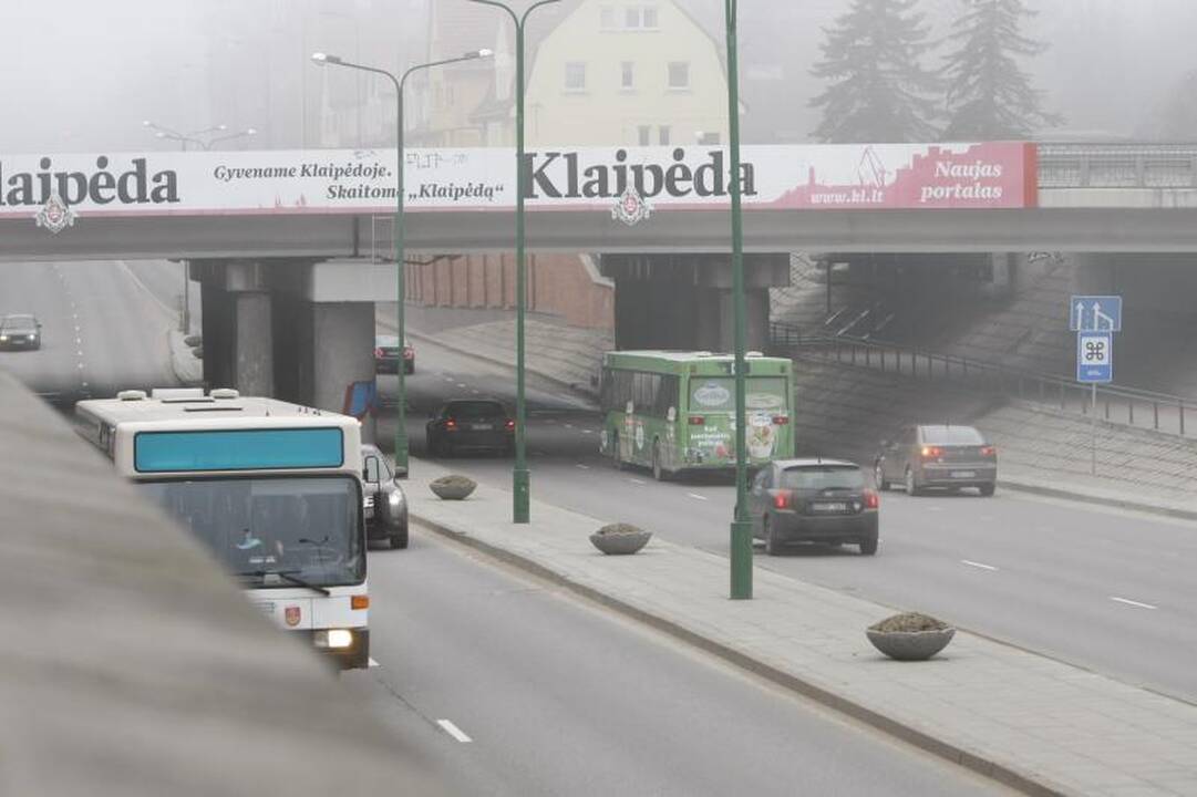 Atšilus orui Klaipėdoje vėl prasidėjo vairuotojų atakos akmenimis