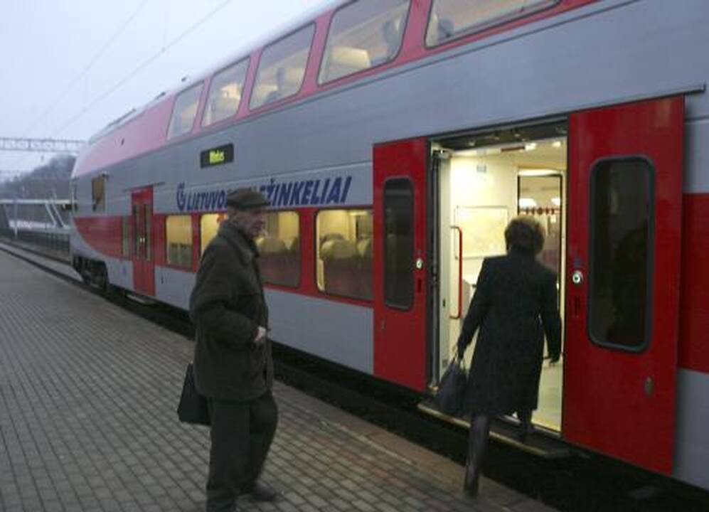 Keliaujančių traukiniais daugėja