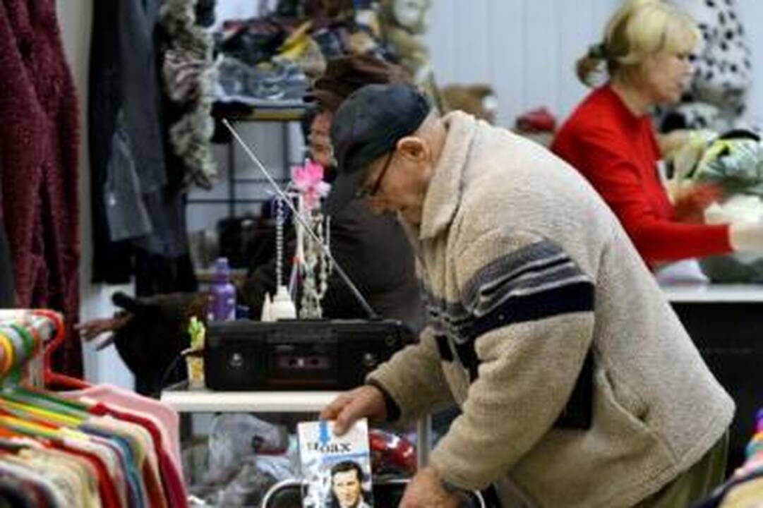 Asortimentas: atgimstančiuose komisuose galima įsigyti ne tik drabužių, bet ir įvairių buities reikmenų.