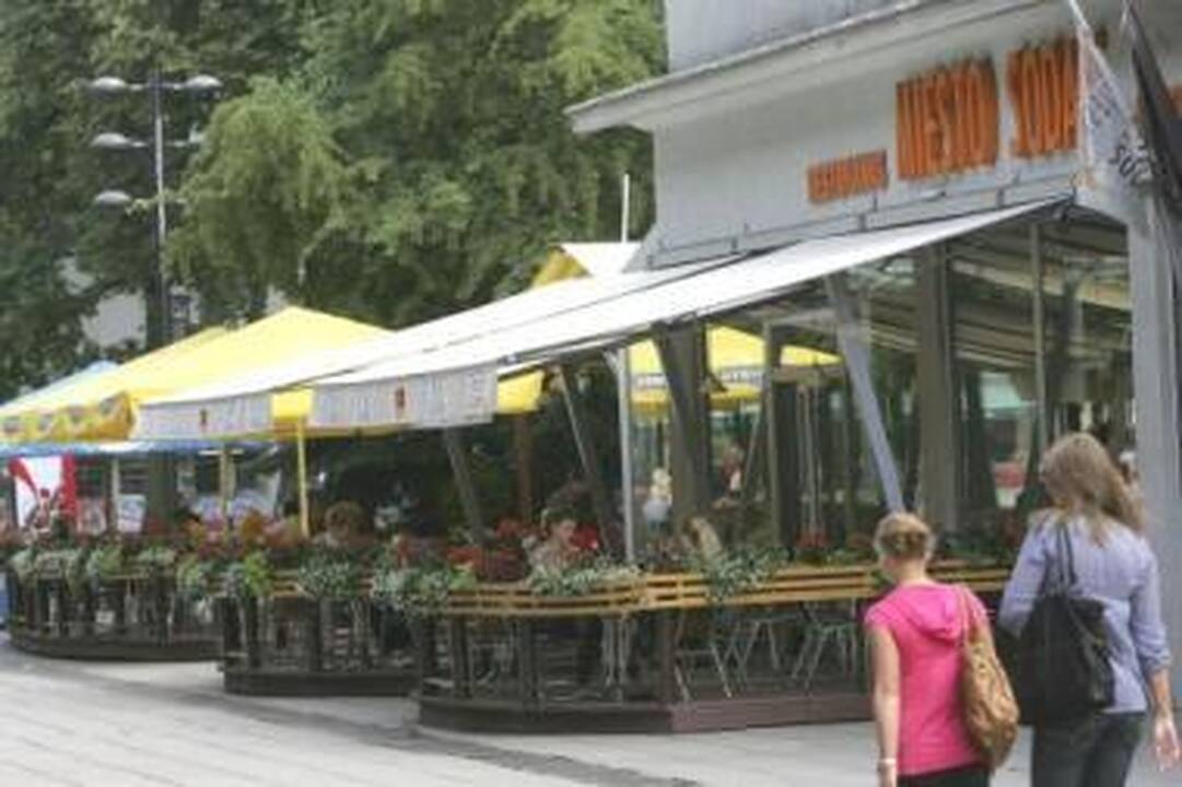 Atokvėpis: šią vasarą lauko kavinės mokesčio už leidimą prekiauti viešosiose vietose nemoka.