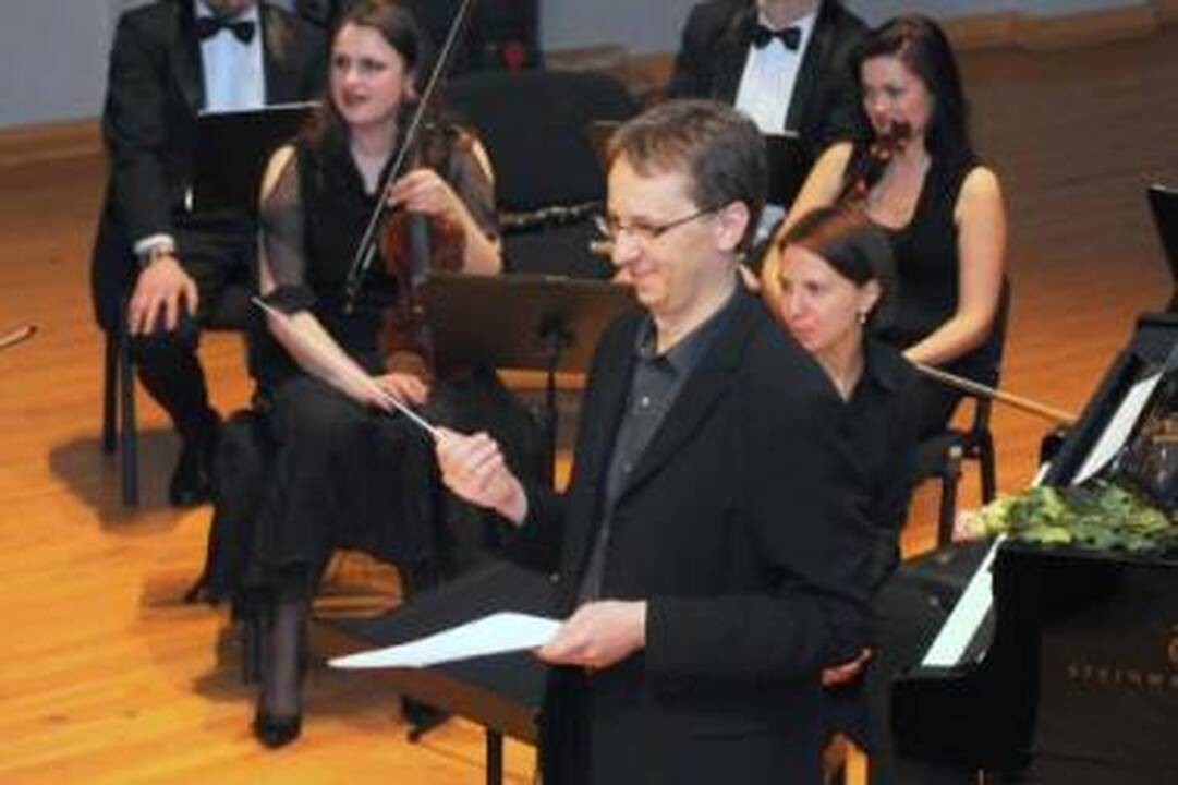 Dirigentas: M.Piečaitis su Klaipėdos kameriniu orkestru jau parengė ne vieną koncertinę programą.