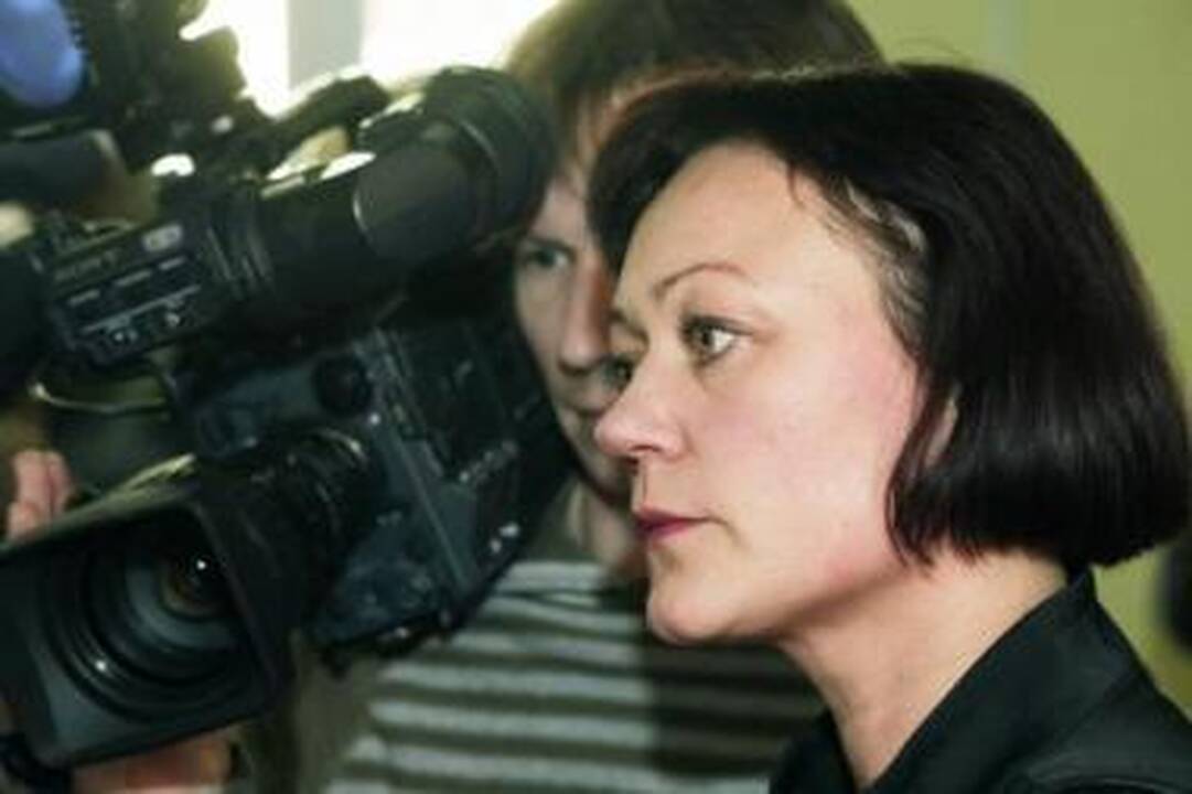 Viešumas už devynių užraktų