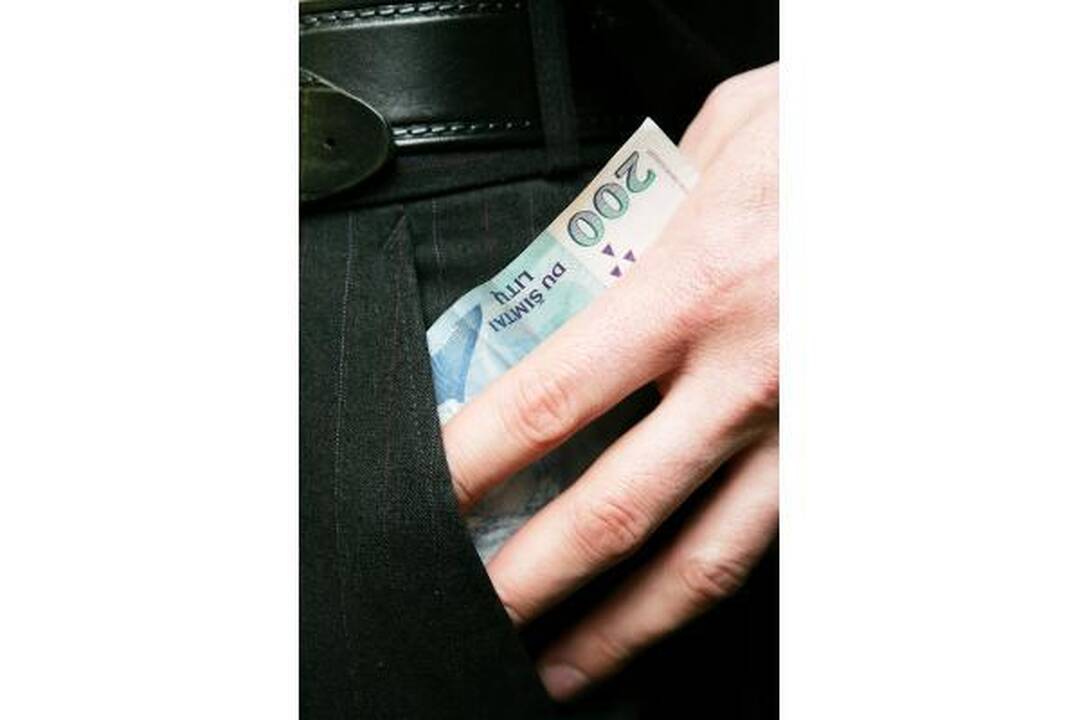 Politikai galėtų dirbti veltui?