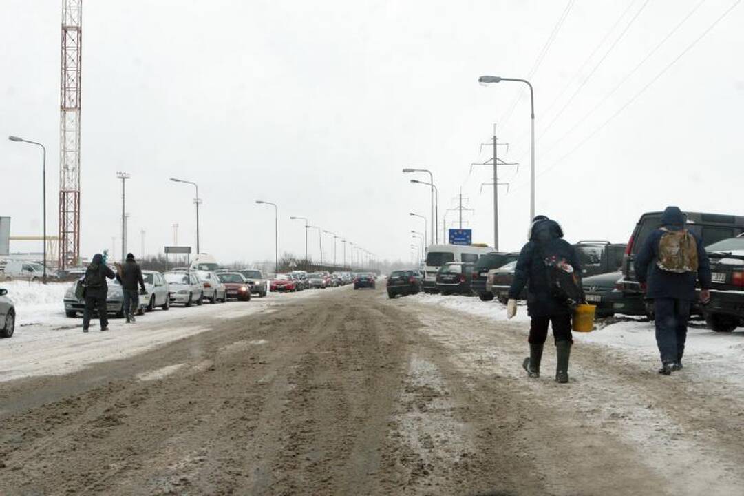 Prie Kuršių marių ledo traukia ir vagys   