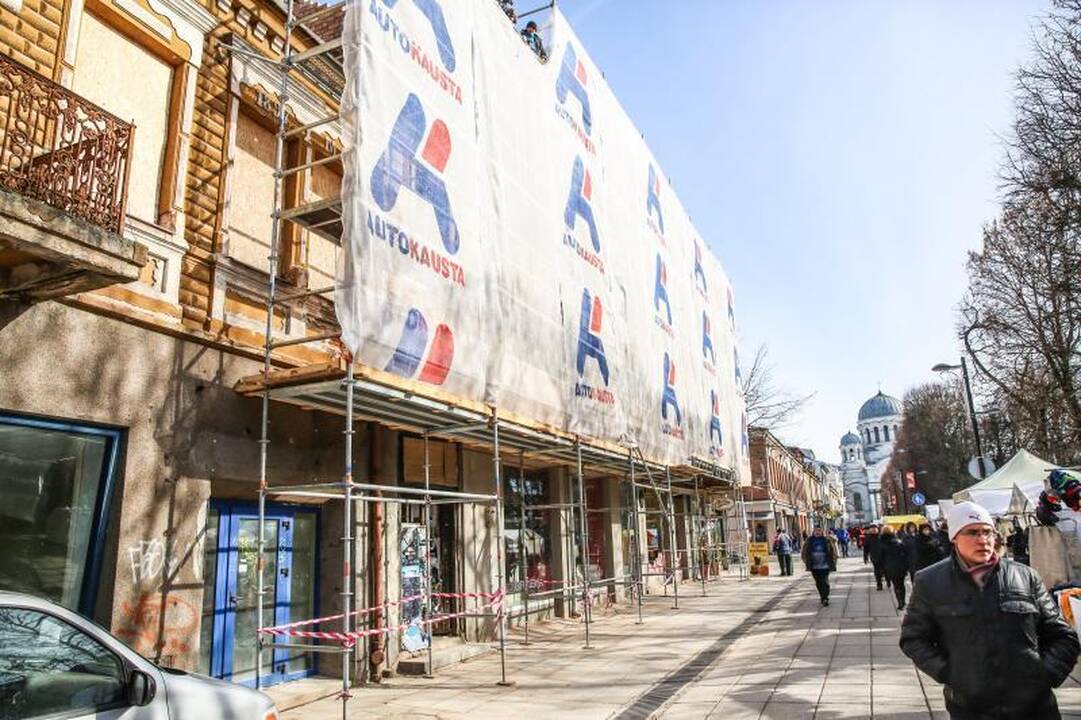 Valdžios ignoruojama Laisvės alėja bunda