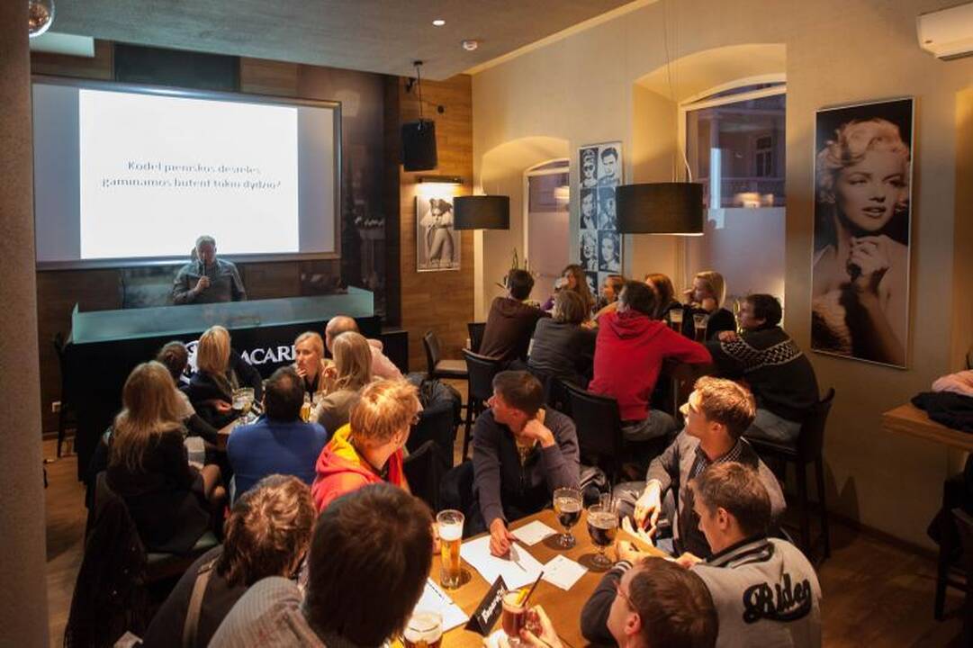 Miestiečiai lavina protą, barai skaičiuoja pelną