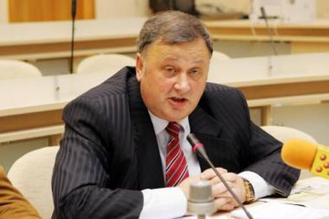 Valdžia daro juodus darbus?