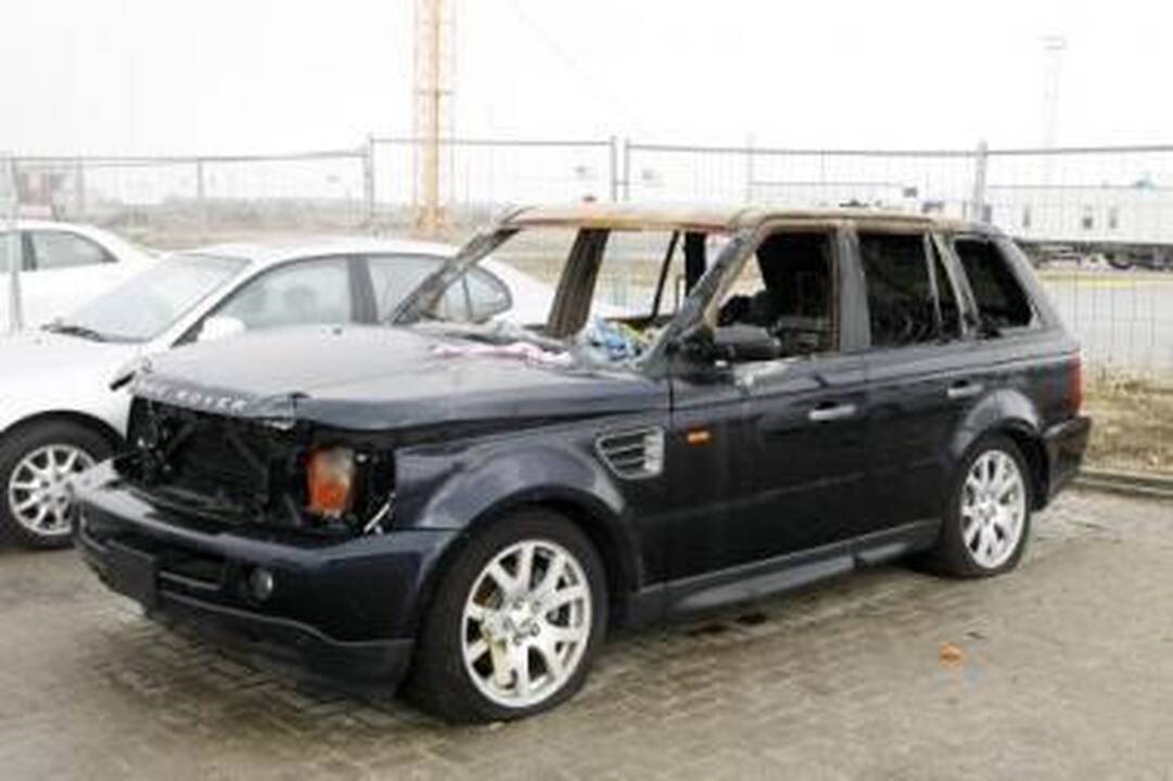 Sudegę automobiliai neša pelną