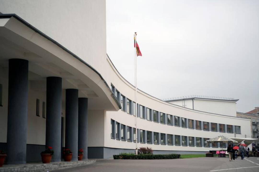 A.Zuoko siūlymą kasryt kelti vėliavą pedagogai vertina skeptiškai