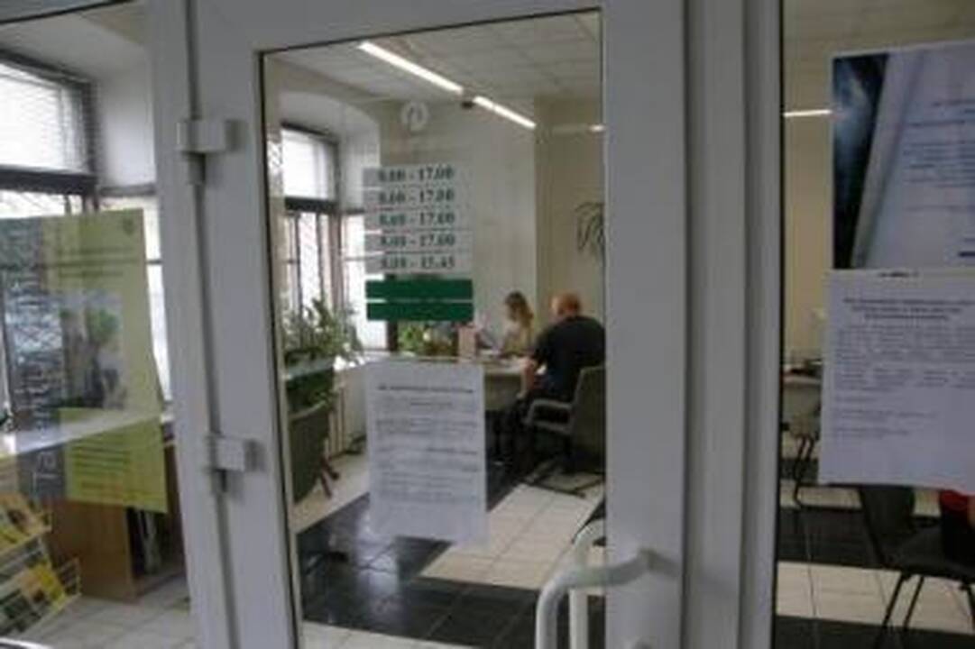 Krizė: šiemet darbo biržų durys neužsiveria, kas savaitę į jas pasibeldžia po 7–8 tūkst. naujų bedarbių.