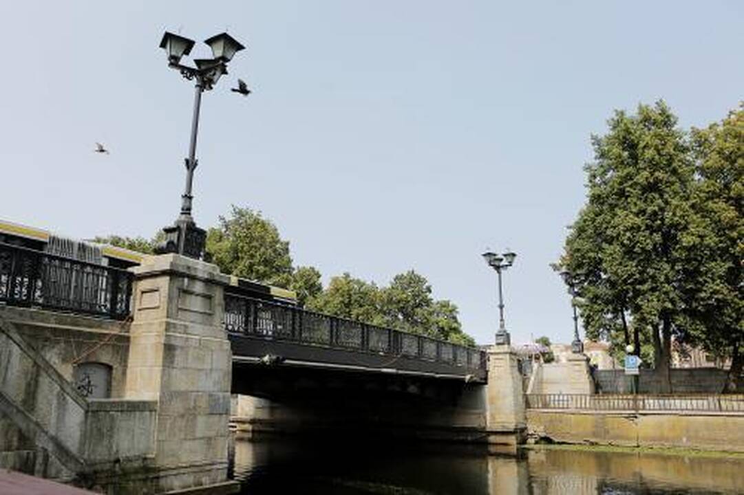 Bandymas pakelti tiltą patyrė fiasko