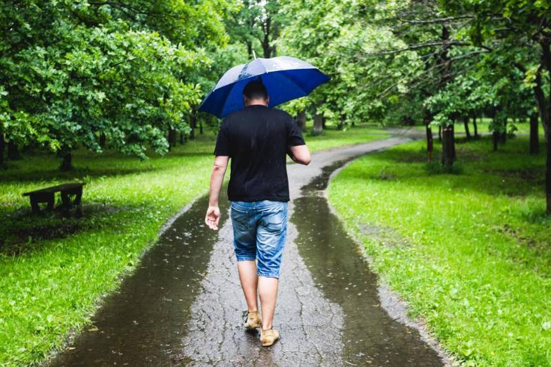 Naujieji Ąžuolyno takai pavirto upeliais   
