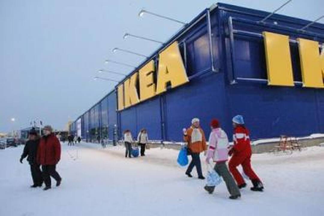 Išsityčiojo: IKEA gavo baudą net už tai, kad valė sniegą nuo prekybos centro stogo.