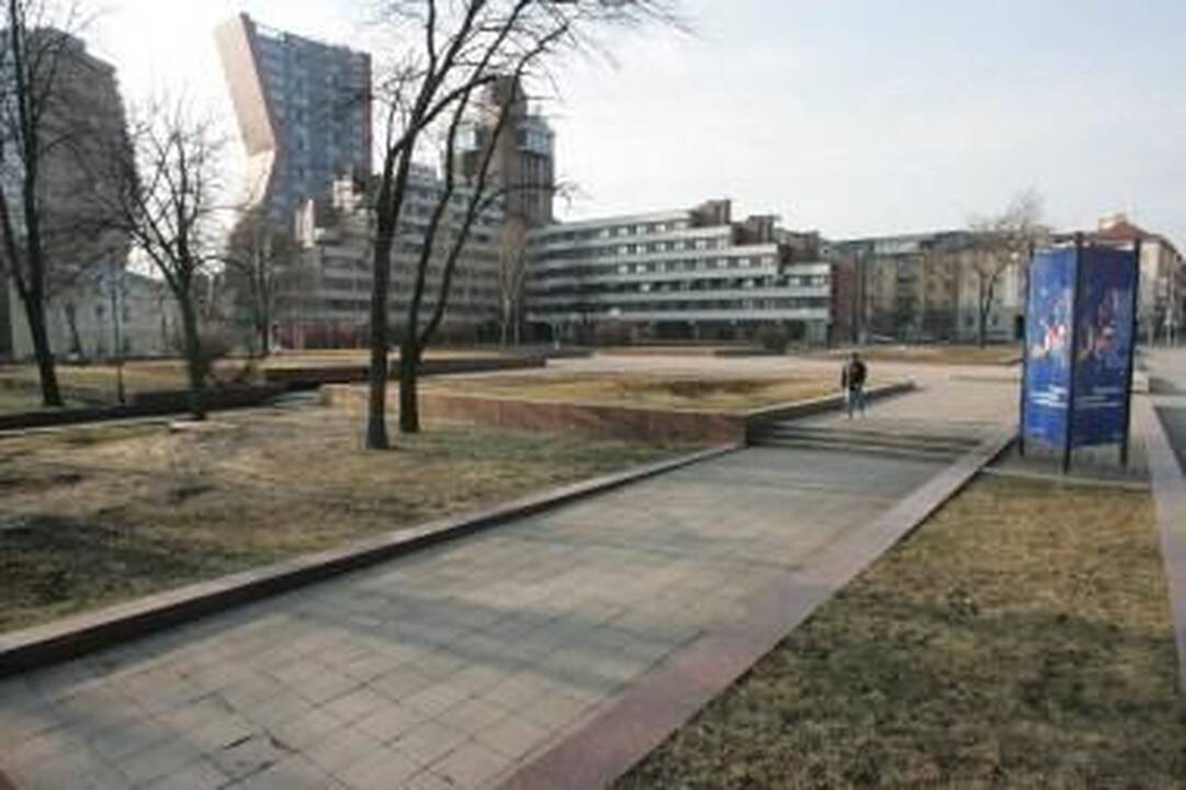 Atgimimo aikštę puoš rutuliai