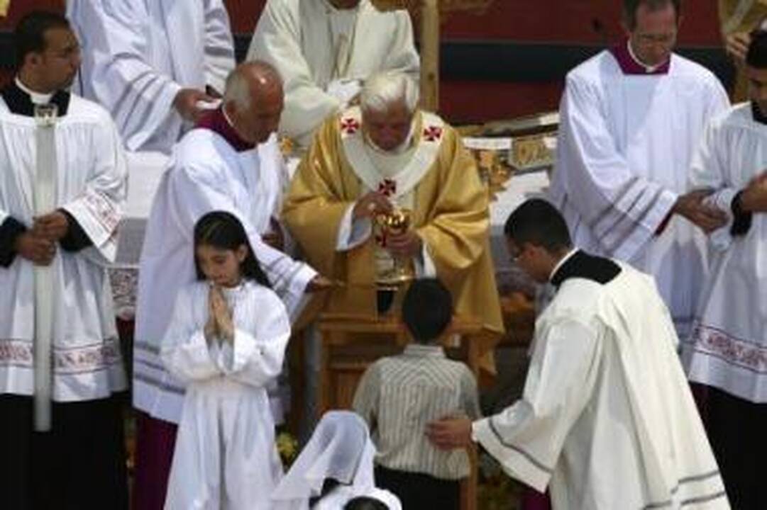 Malda: Benediktas XVI meldėsi už taiką Artimuosiuose Rytuose.