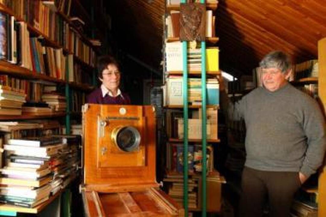 Pavadinimas: ateljė, išvertus iš prancūzų kalbos, reiškia tapytojo, skulptoriaus, fotografo dirbtuvė.