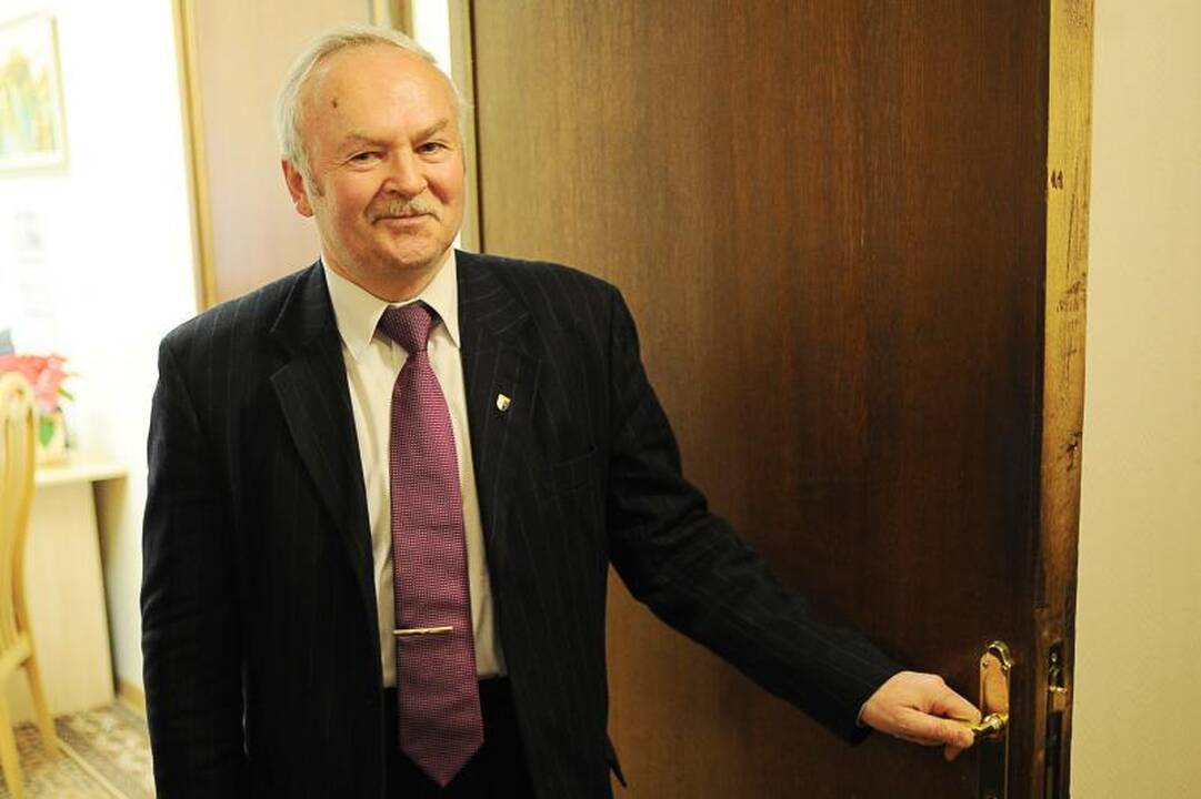 Privilegijuotųjų klubas: tvarka saviems bus!