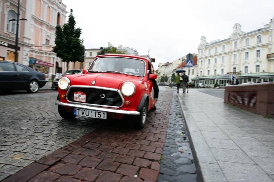 Galvos skausmą kelia automobilių žibintai