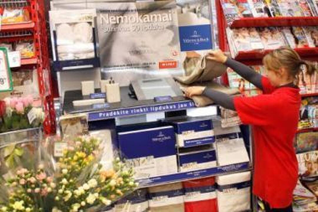 Raginimas: beveik pusmetį kaupusieji „Rimi“ lipdukus skuba juos keisti į rankšluosčius.