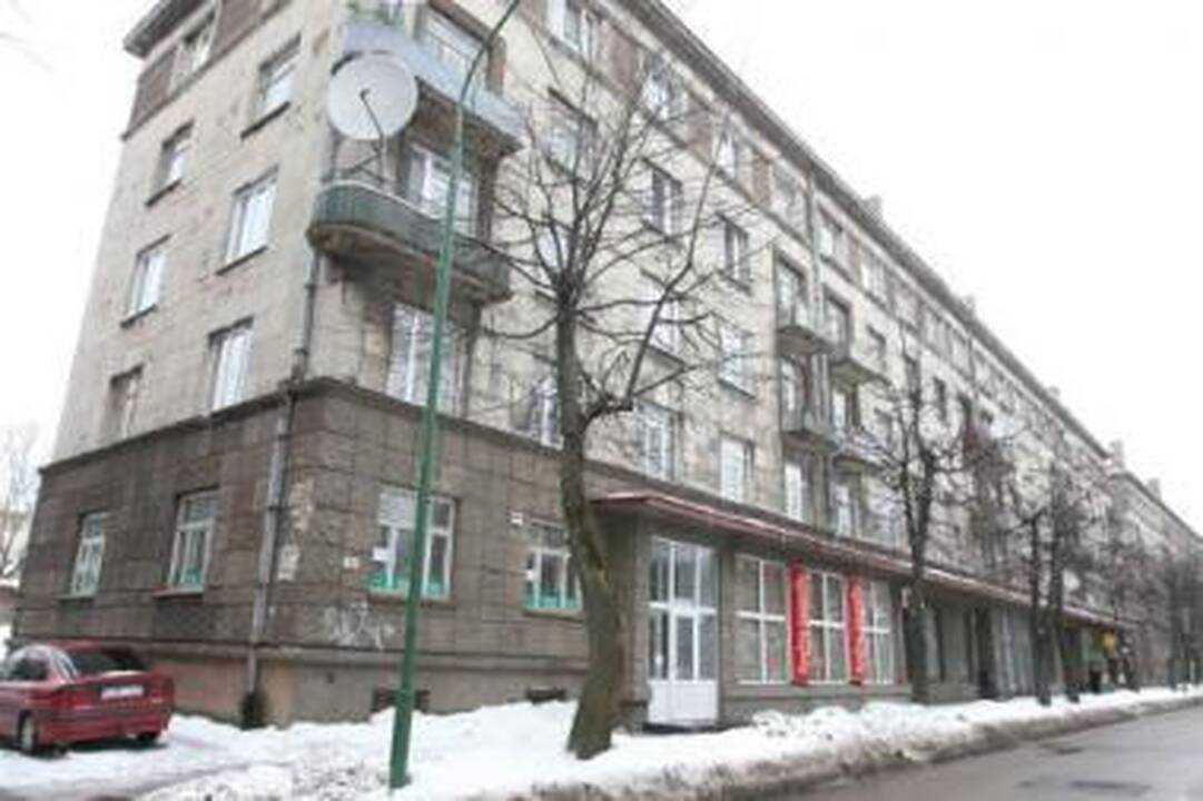 Troškulys: Danės g. 23 namo gyventojai priversti vandenį pirkti parduotuvėje, nes teigia nebegalį vartoti bėgančio iš čiaupo.
