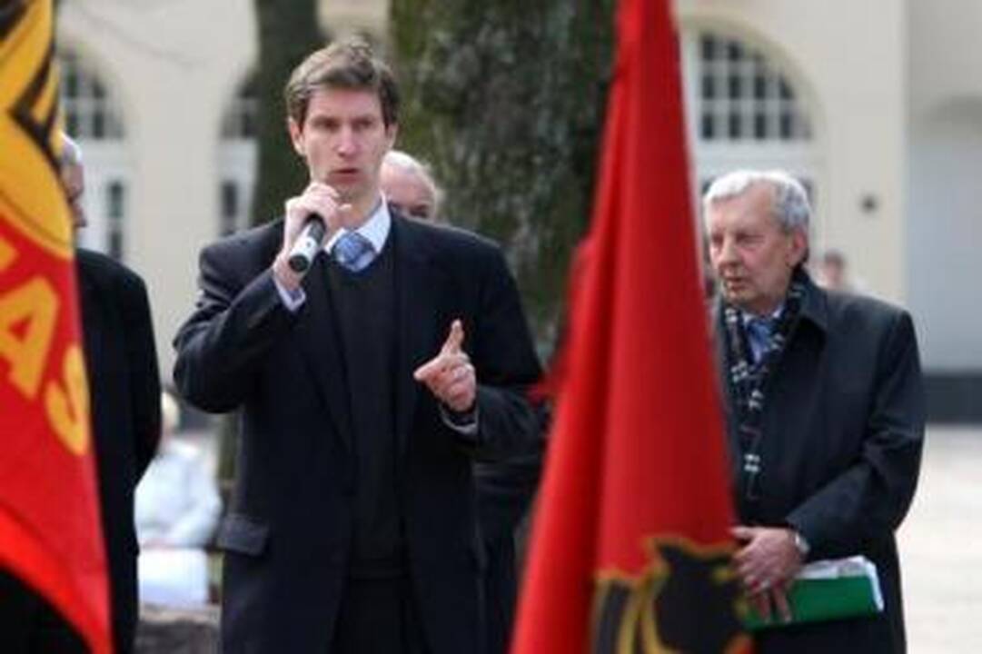 Drąsūs: į auksinio tualeto įstoriją įsivėlę Kauno frontininkai nevengia kritikuoti miesto savivaldybės; už A.Paleckio (centre) nugaros – E.Račkauskas, dešinėje – B.Kučinskas.