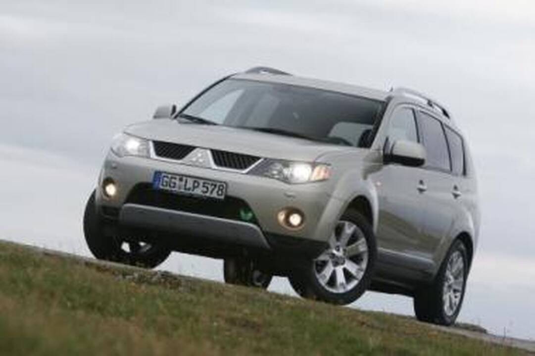Naujų automobilių rinka – baimės įkaitė