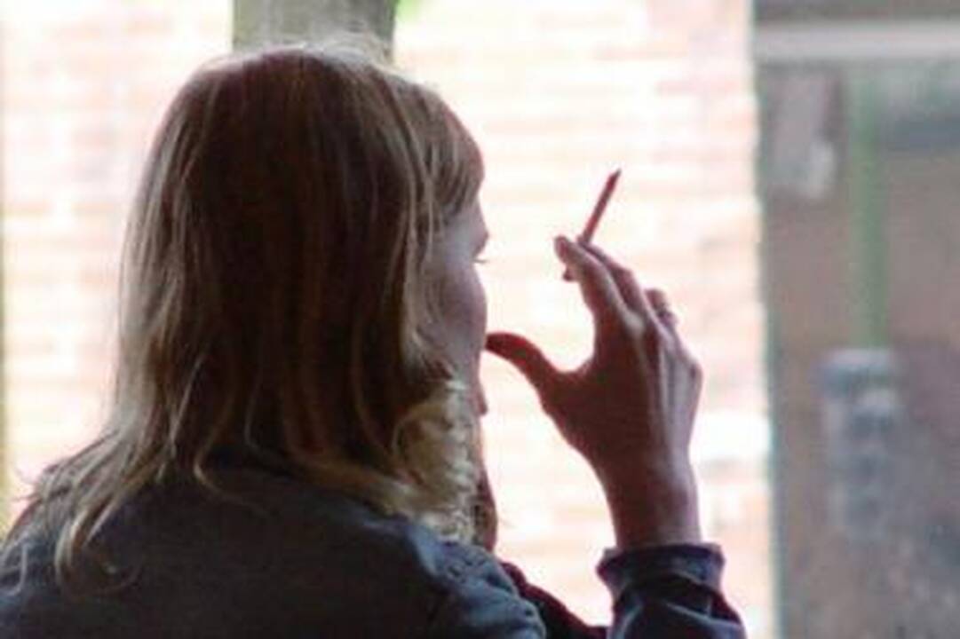 Rūkaliai: nepaisant didžiulės žalos sveikatai ir kylančių kainų, cigarečių gamybos apimtis beveik nemažėja.
