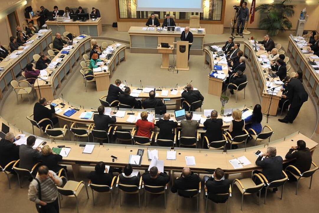 Verslas: imk    savivaldybės bendrovę!  