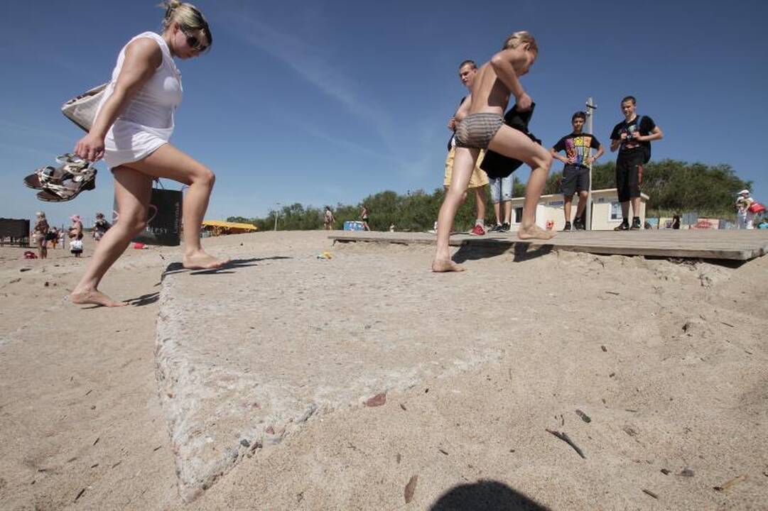Ant paplūdimio tako – spąstai poilsiautojams