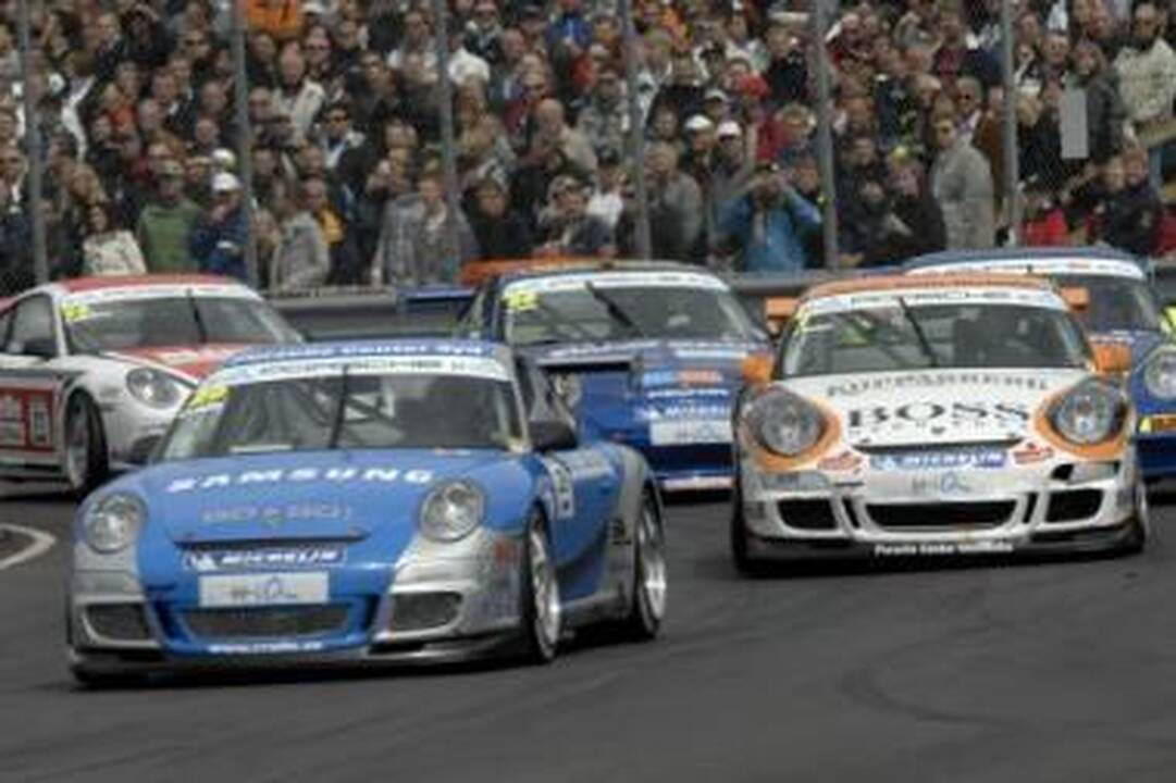 Spaudimas: Geteborgo uosto teritorijoje įrengtoje trasoje lenktynes "Carrera Cup Scandinavia" stebėjo maždaug 30 tūkst. žiūrovų.