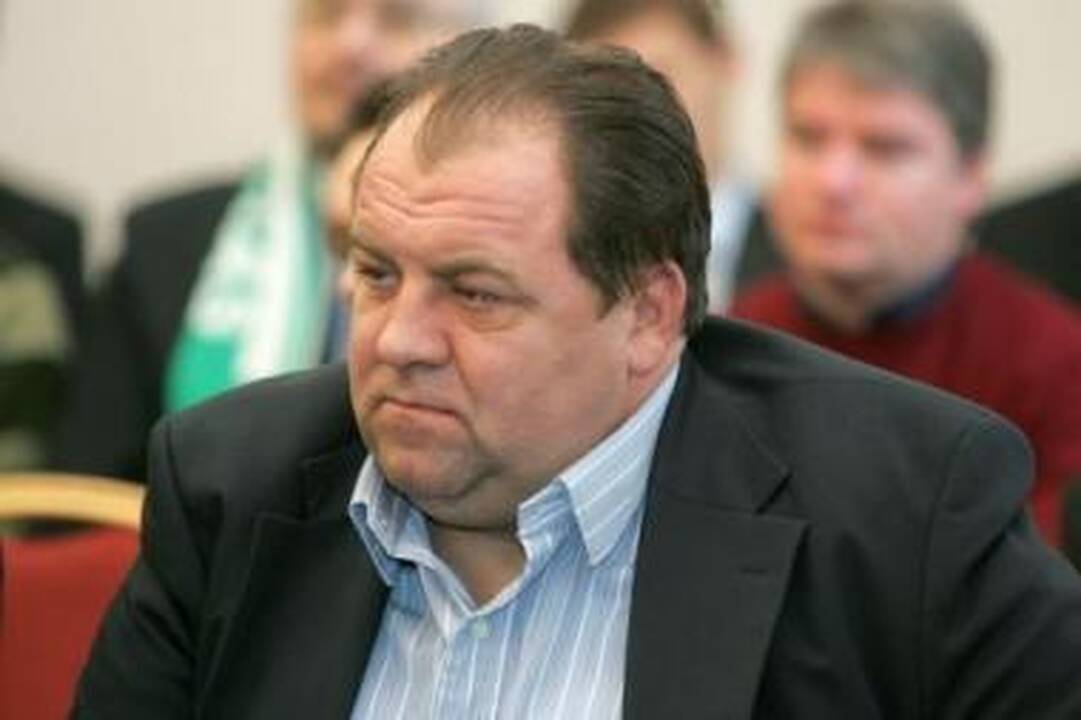Metodai: R.Tautkui atrodo normalu pagrasinti sumušti neįtinkantį žurnalistą.