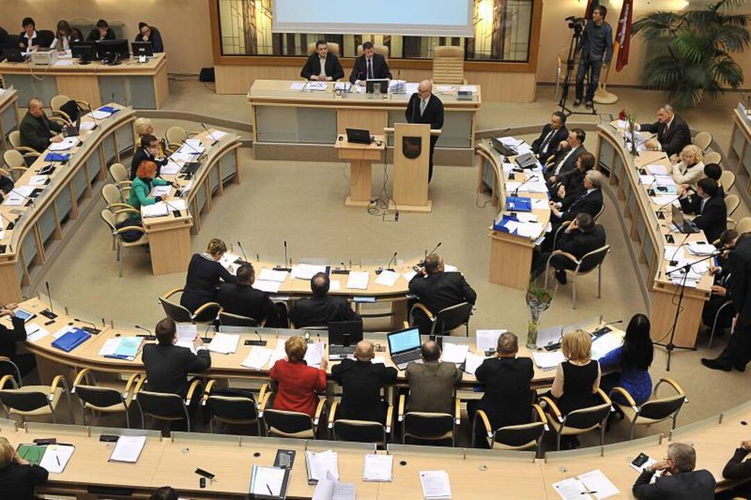 Savivaldybėje gausėja partinių specialistų