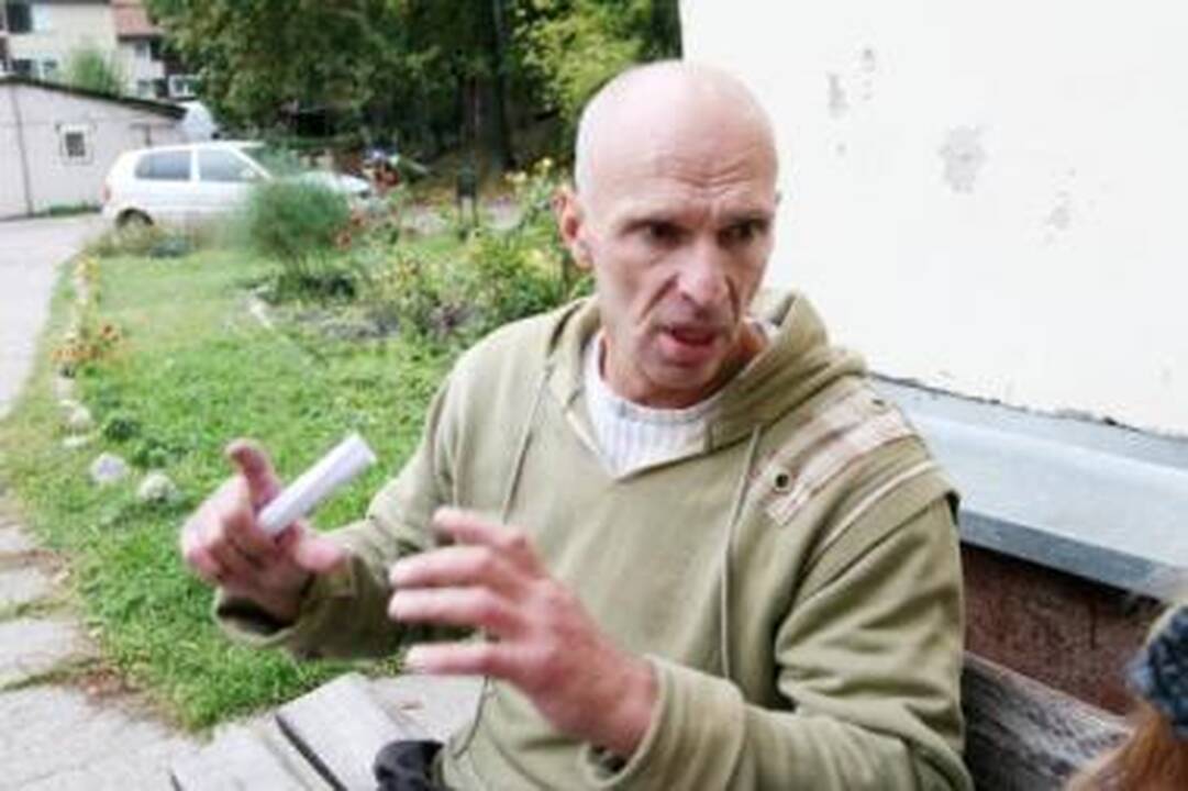 Keistuolis: daug kas Juodkrantėje A.Žiliaus elgseną laikė neįprasta. Kai kurie gyventojai pastebėjo, kad po pernai spalio 5-ąją įvykusių žudynių jis labai pasikeitė.