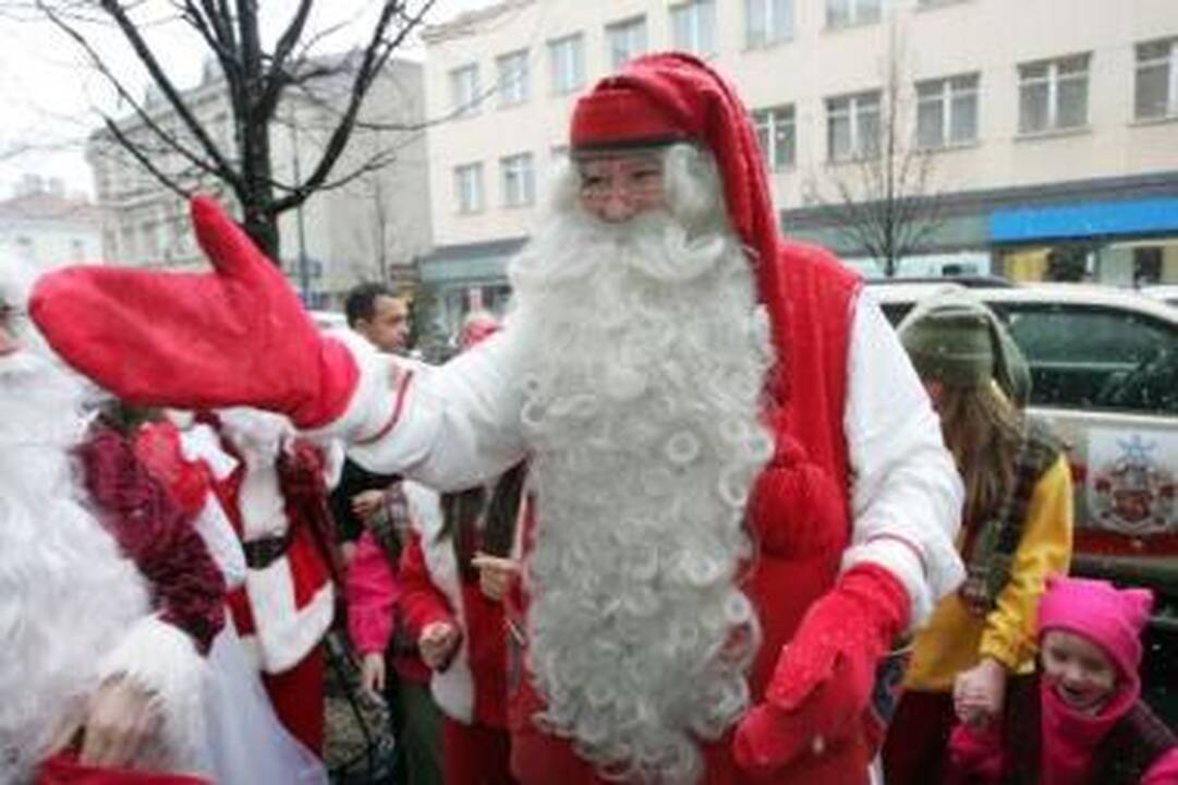 Trumpai: Vilniuje tikrasis Kalėdų Senelis teužsibuvo vieną dieną. Šiandien jis jau sukiojasi Kaune.