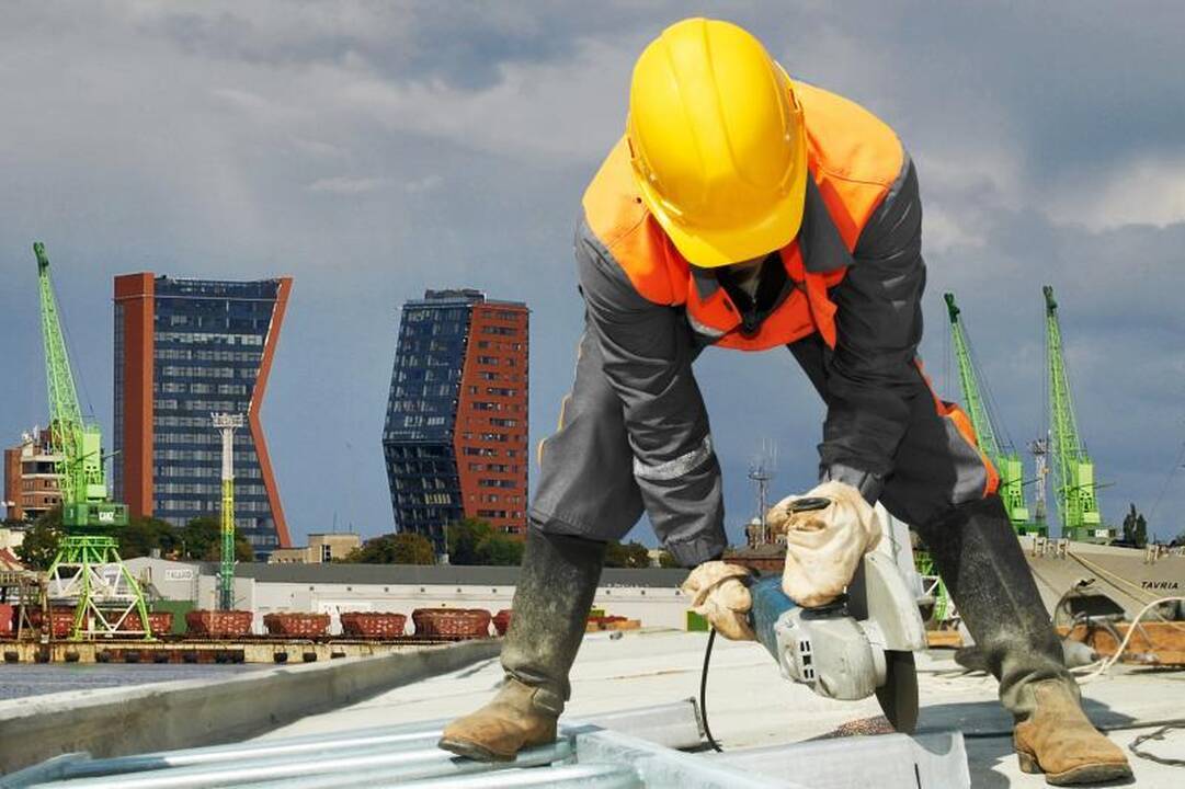 Svetimšalių darbas uostamiestyje – lyg vergovė   