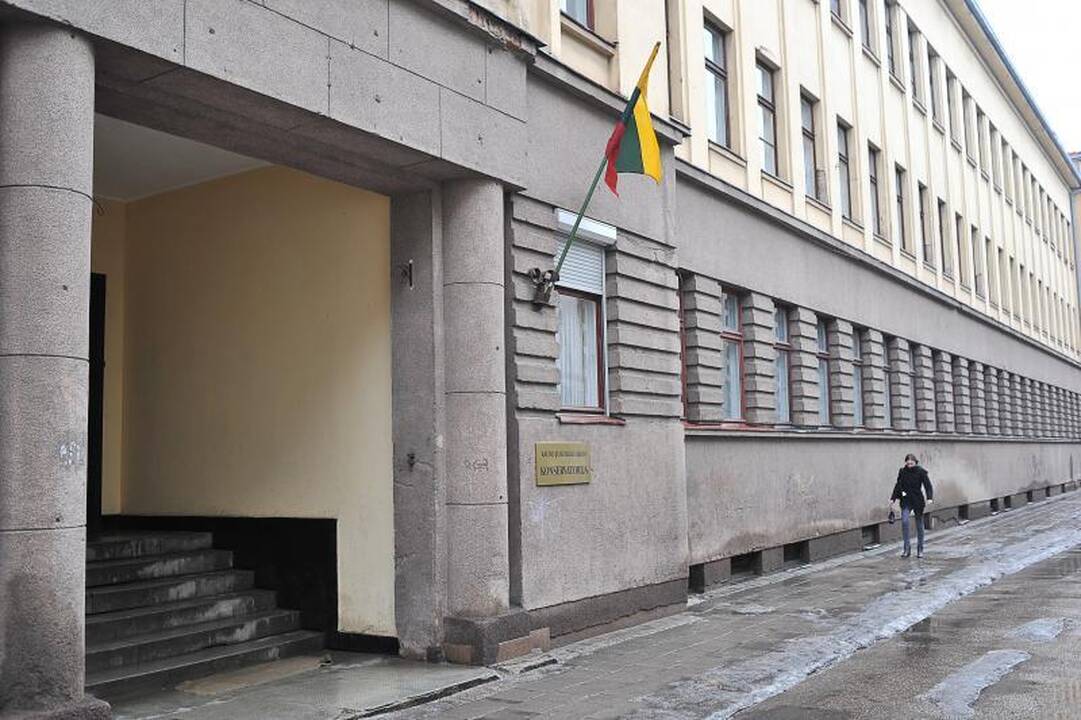Meno pedagogų įtarimai: mokyklų pastatus parduos?
