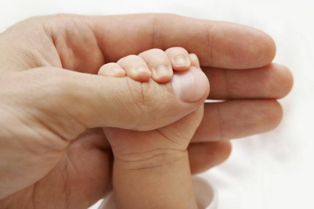 Teismas: tėvystės išmokos grąžinti nereiks