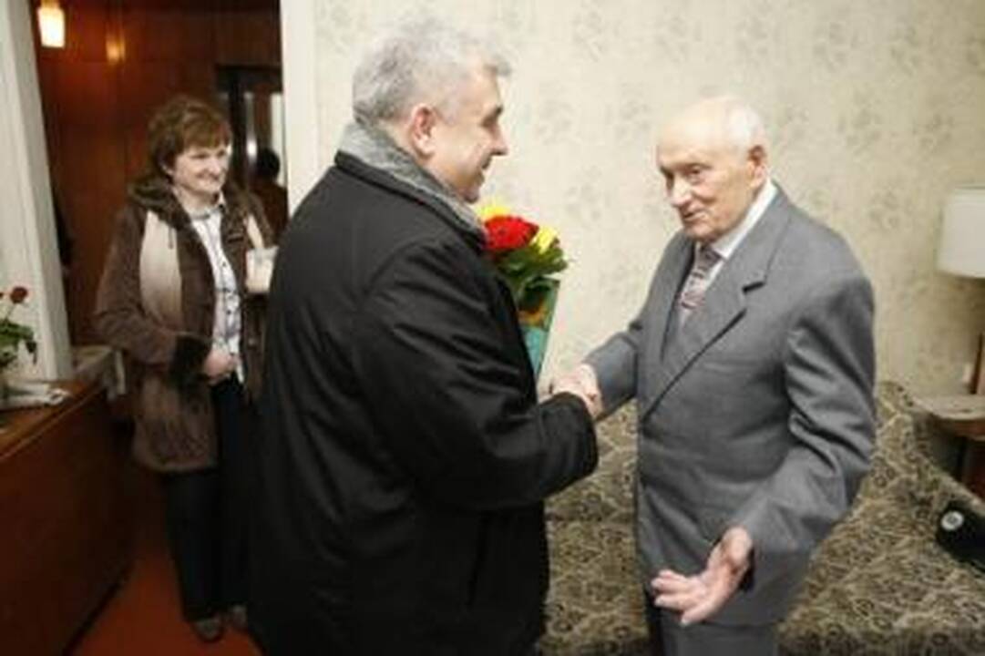 Šimtametis pasiilgsta knygų