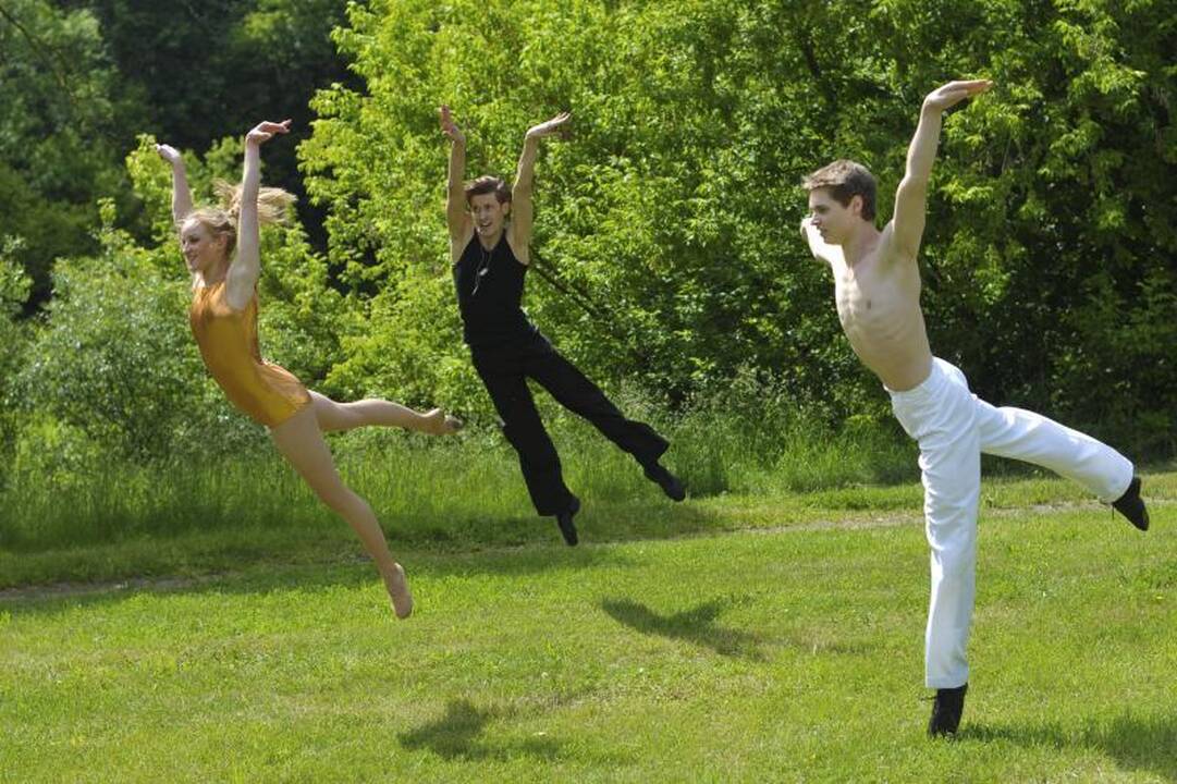 Baletas skambant     bitlų muzikai