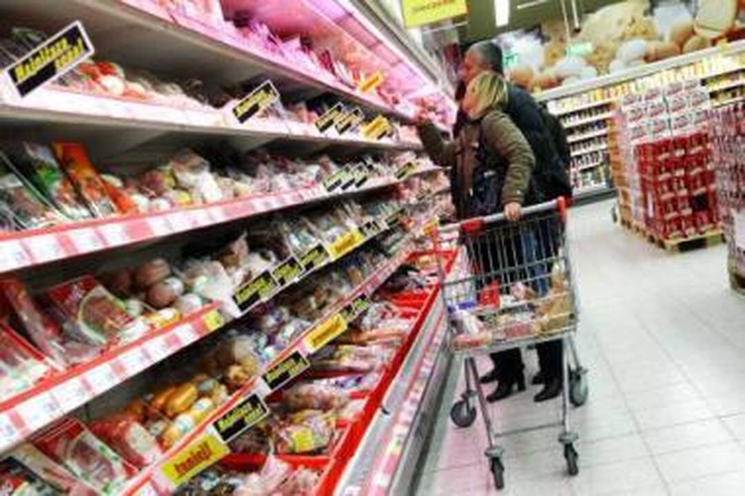 Privertė: iki šiol itin mėgdavę valgyti mėsos produktus lietuvaičiai taupydami pinigus ėmė jos pirkti vis mažiau.