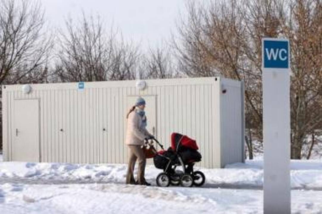 Skandalas: viešasis tualetas prie Kauno pilies tapo miesto pajuokos objektu.