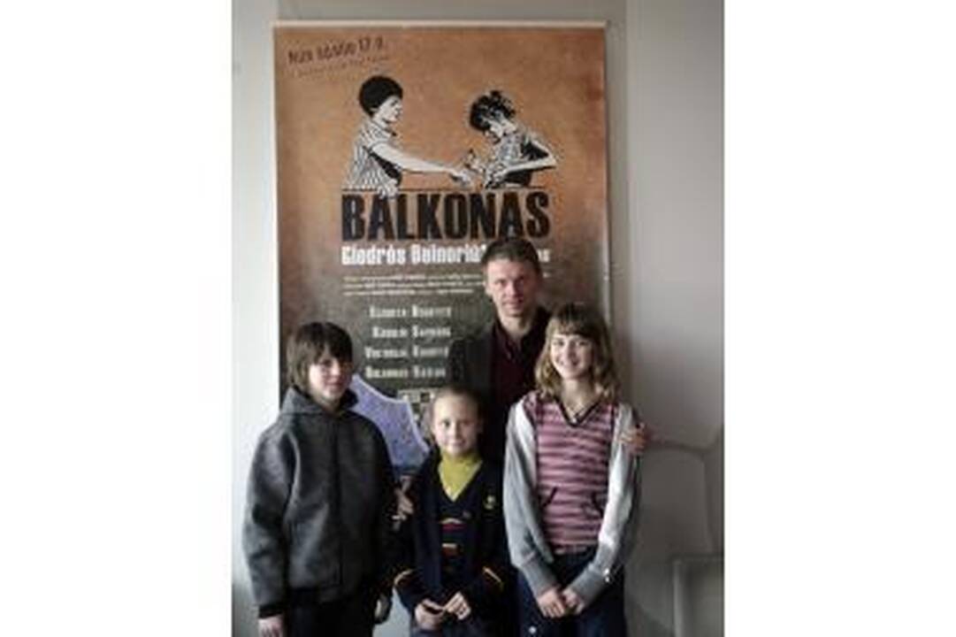 "Balkonas" pasakos apie vaikystę