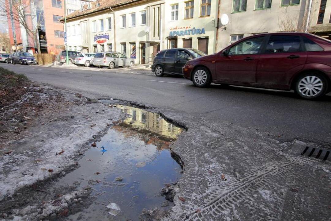 Dėl duobės – uostamiesčio valdininkų patyčios