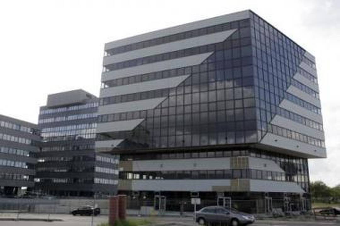 Našta: į politiką pasukusio V.Sadausko bendrovė Ūkio bankui paliko šį nebaigtą statyti biurų pastatą.