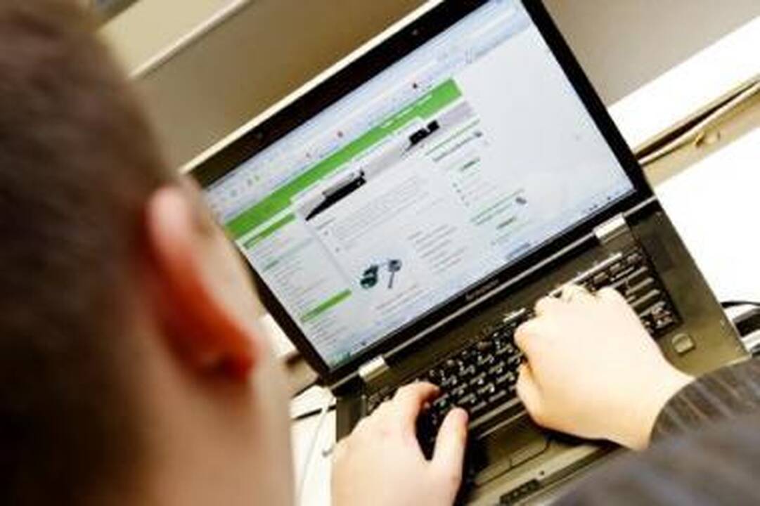 Akiplėšos: nusikaltėliai ne tik visiškai ištuština patiklių žmonių sąskaitas, bet dar ir svetimu vardu paima greituosius kreditus, kuriuos taip pat pasisavina.