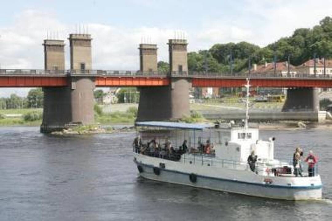 Neįprasta: miestiečiams mielesni senieji tiltų pavadinimai - Aleksoto (nuotr.) ir Vilijampolės, o ne Vytauto Didžiojo ir P.Vileišio.
