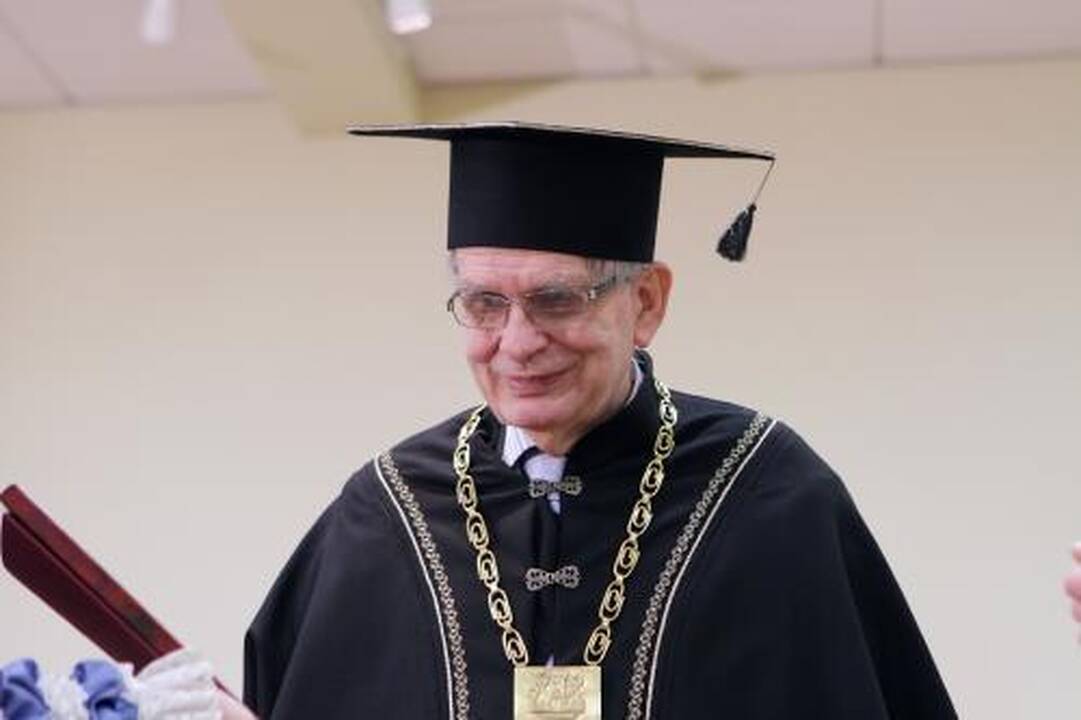 Siūloma poetą T.Venclovą paskelbti Vilniaus garbės piliečiu