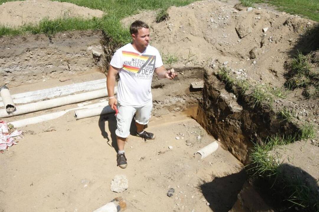 Minijos gatvę platinantys darbininkai atkasė senąsias kapines