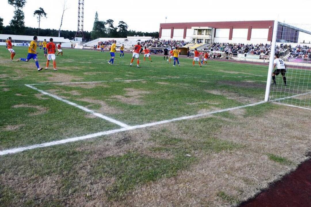 Klaipėdos centriniame stadione – cheminė ataka (foto)